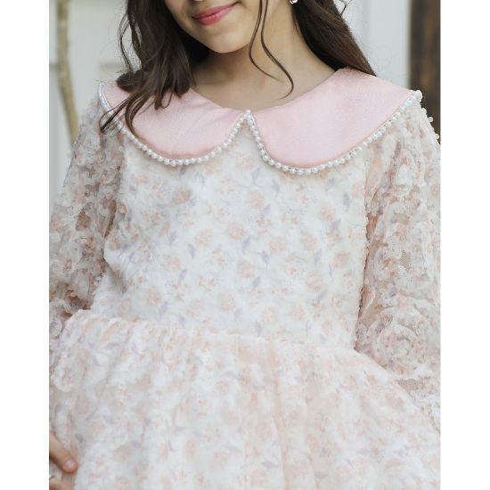 صورة فستان بناتي مشجر وردي بياقة لؤلؤ وحزام خلفي - 557